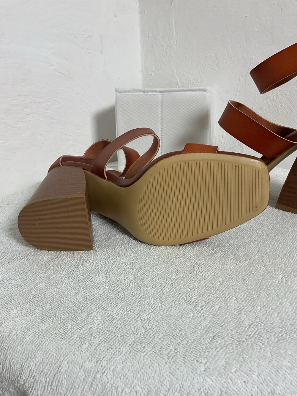 Madden Girl Clyde Cognac Tan Strappy Stacked Block Heel Sandals Size 9.5M - Picture 7 of 12